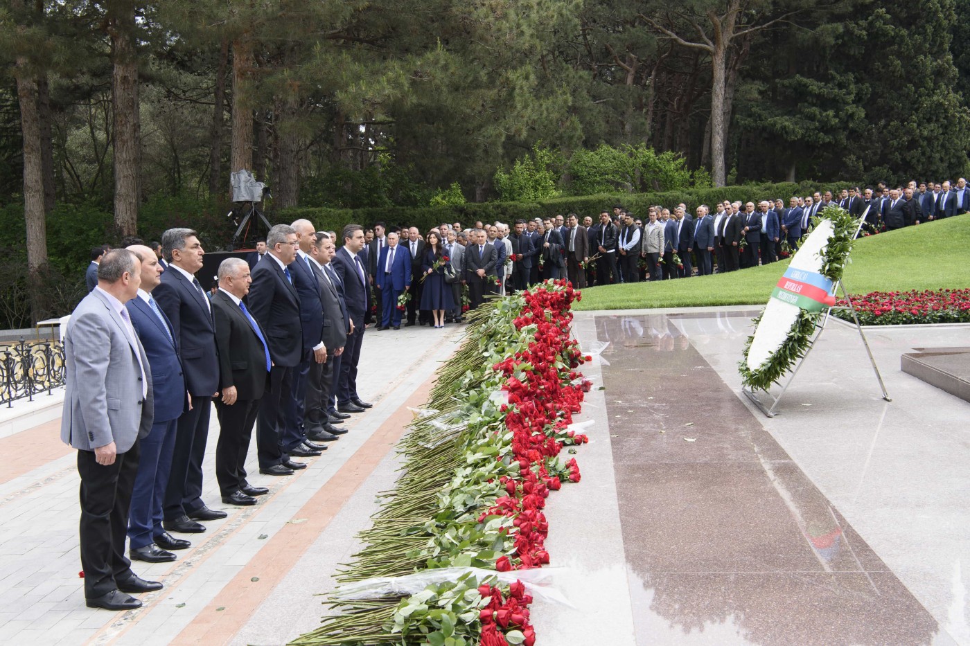 ADSEA kollektivi Ulu Öndərin məzarını ziyarət edib - FOTOLAR